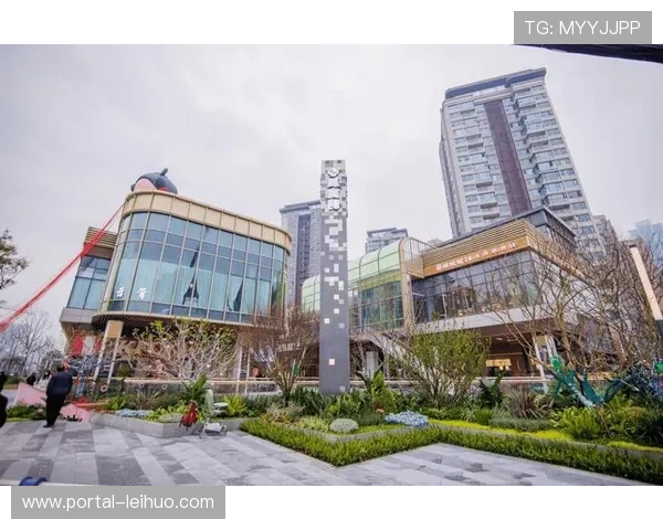 成都西博城周边配套丰富美食与商业设施，满足观众多元需求